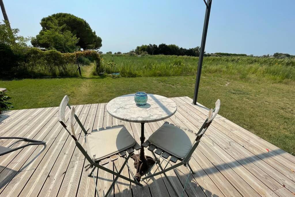 séjour insolite et écologique dans une Tiny house Aigues-Mortes Extérieur photo