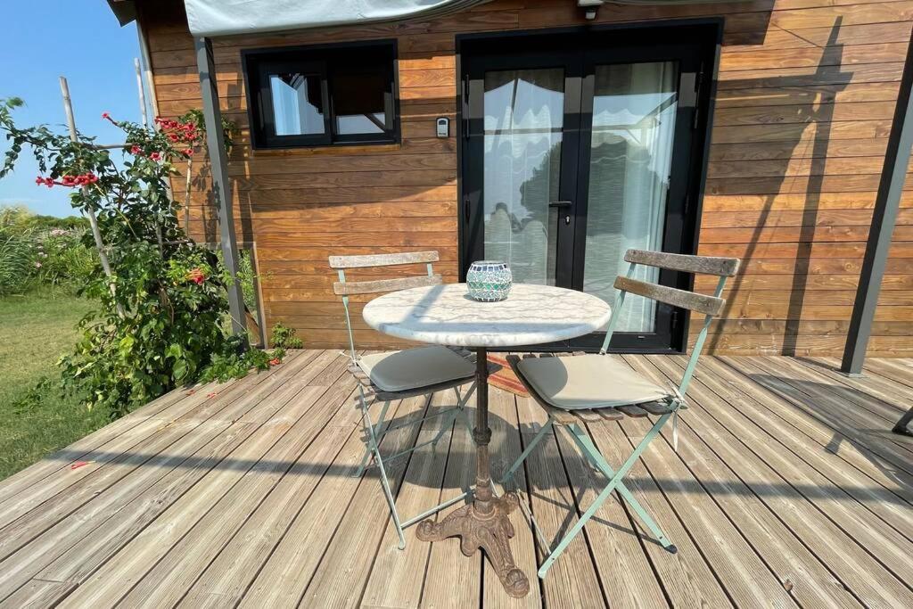 séjour insolite et écologique dans une Tiny house Aigues-Mortes Extérieur photo